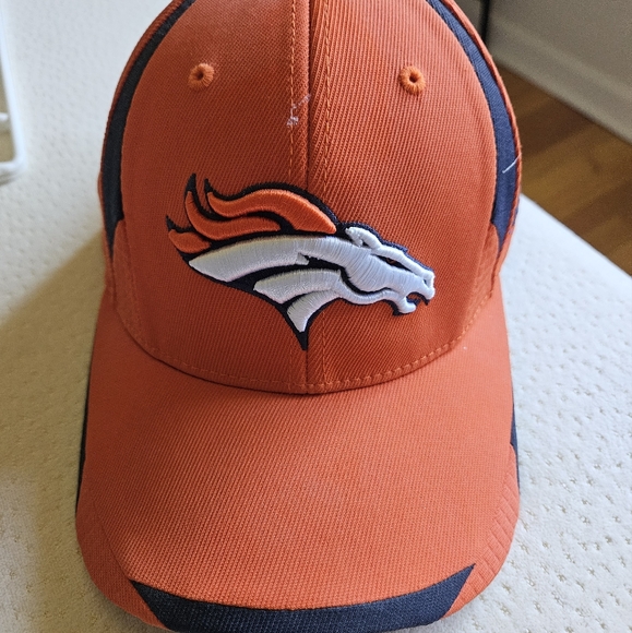Men's Hat - Picture 1 of 3
